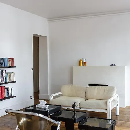 The Marais & Docks View Apartment
